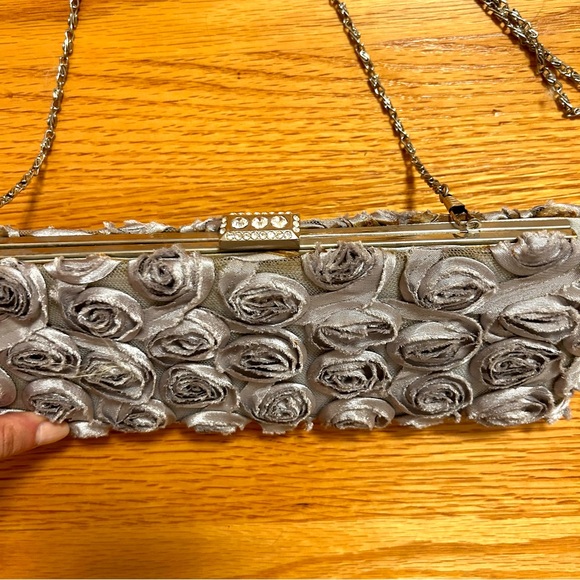 Silver Rosebud covered evening clutch with chain - Picture 2 of 2